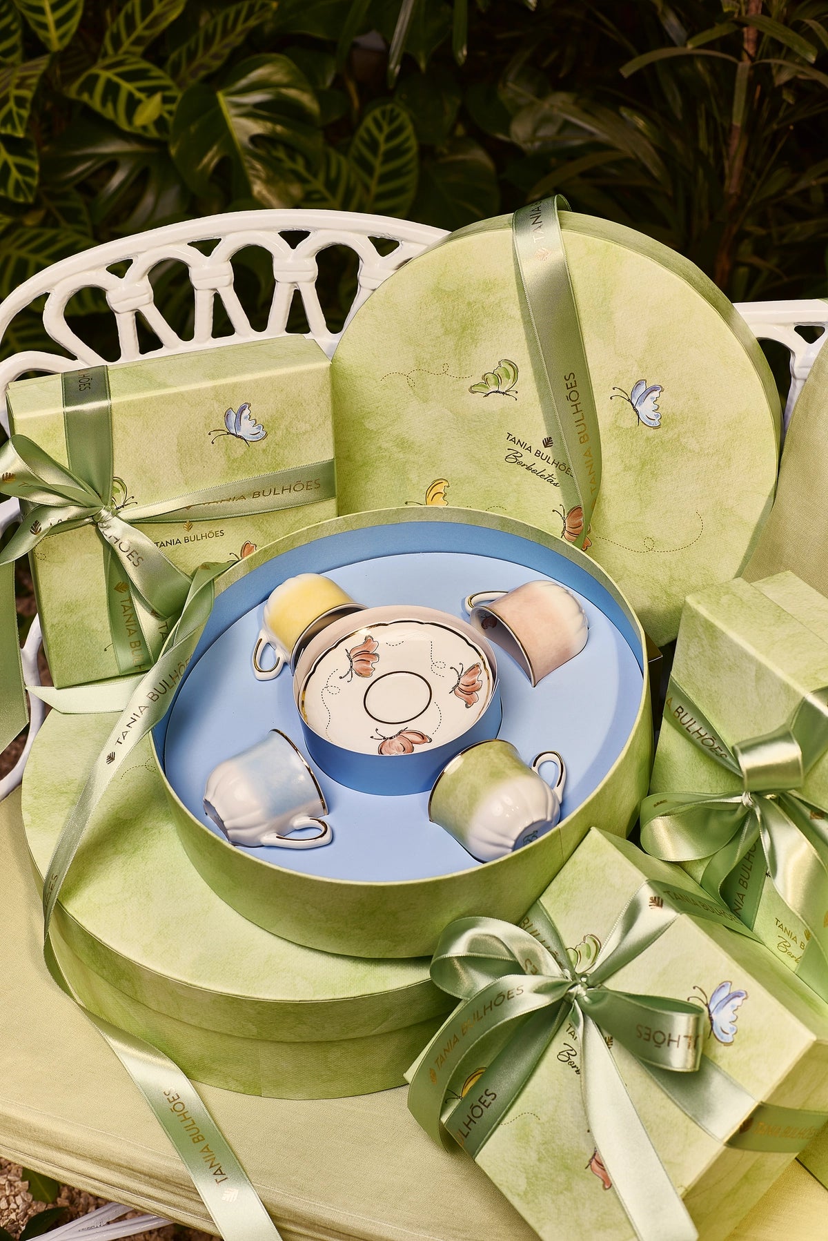 Espresso Cup and Saucer Borboletas (set of 4) - Tania Bulhões