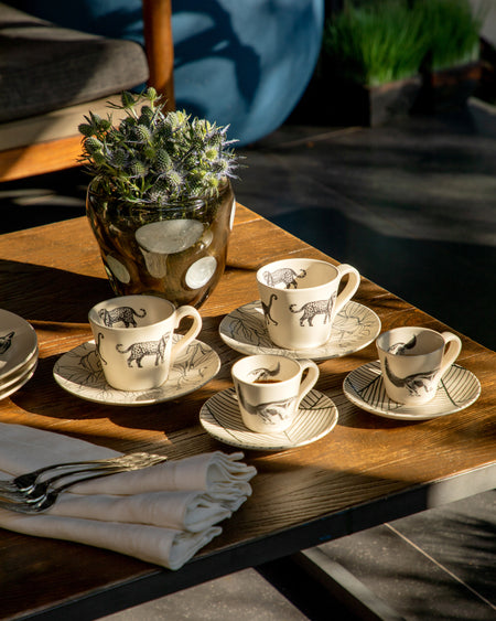 Tea Cup and Saucer Animais